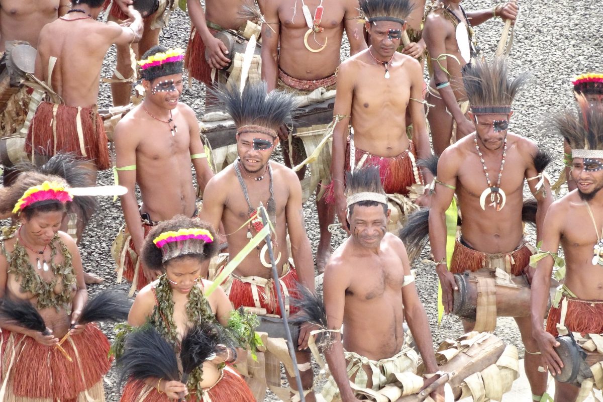 Men in Papua New Guinea Pixabay